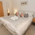 9 Headland Point